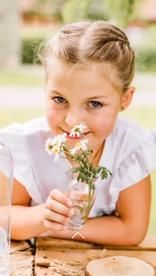 Sommerliebe,

Letztes Jahr war es ja schon richtig toll! Die Kinder hatten so viel Spaß. Die Sets waren auch echt ziemlich aufwändig, wer erinnert sich? Wir hatten Sand in der Halle und nicht gerade wenig. Aber wir lieben die Sommerliebe Shootings einfach.

Dieses Jahr sind wir auf dem Hof einer Biogärtnerei. Auch hier haben wir uns ein paar schöne Dinge einfallen lassen. 
Wie genau die Sets aussehen, wollt ihr jetzt wissen? 

Lasst euch überraschen, es wird wie immer richtig schön.

Alle genauen Informationen zum Sommerliebe Shooting findet ihr in unserem Newsletter in der Bio.

Shooting ca. 20 Minuten.
Alle Bilder zum Download.
Online-Galerie zum Teilen mit der Familie.

Preis: 199€ 

Termine im Reel 

Wir sehen uns 🫶

#sichtbar #fotografie #sommerliebe #kinderfotografie